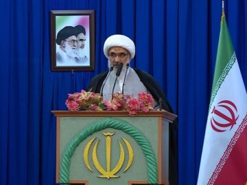 مبارزه با فساد به طور جدی در دستور کار باشد