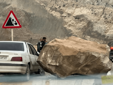 ریزش کوه در محور جم_سیراف