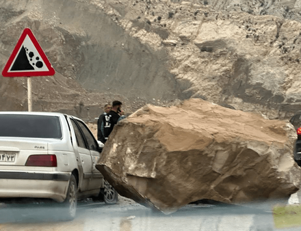ریزش کوه در محور جم_سیراف